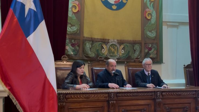 DEM realiza concursos público para proveer cargos de director de tres establecimientos educacionales de Santiago.