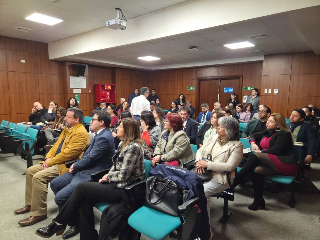 DEM convoca a jornada de prevención y gestión de emergencias para directores de establecimientos de Santiago