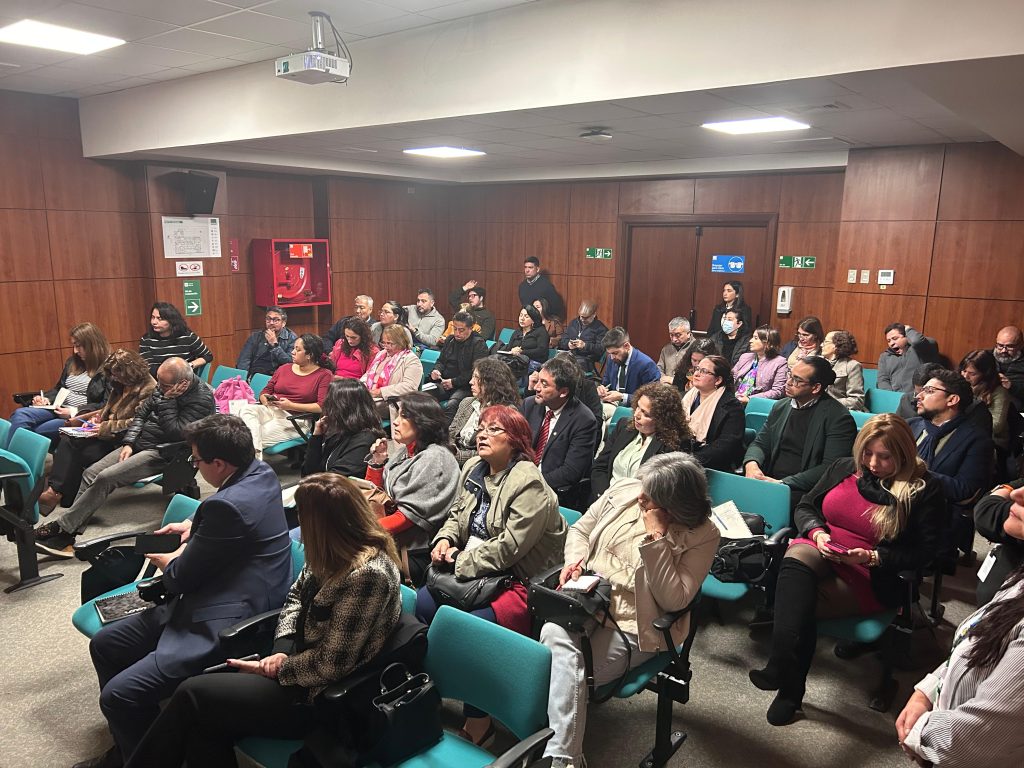 DEM convoca a jornada de prevención y gestión de emergencias para directores de establecimientos de Santiago